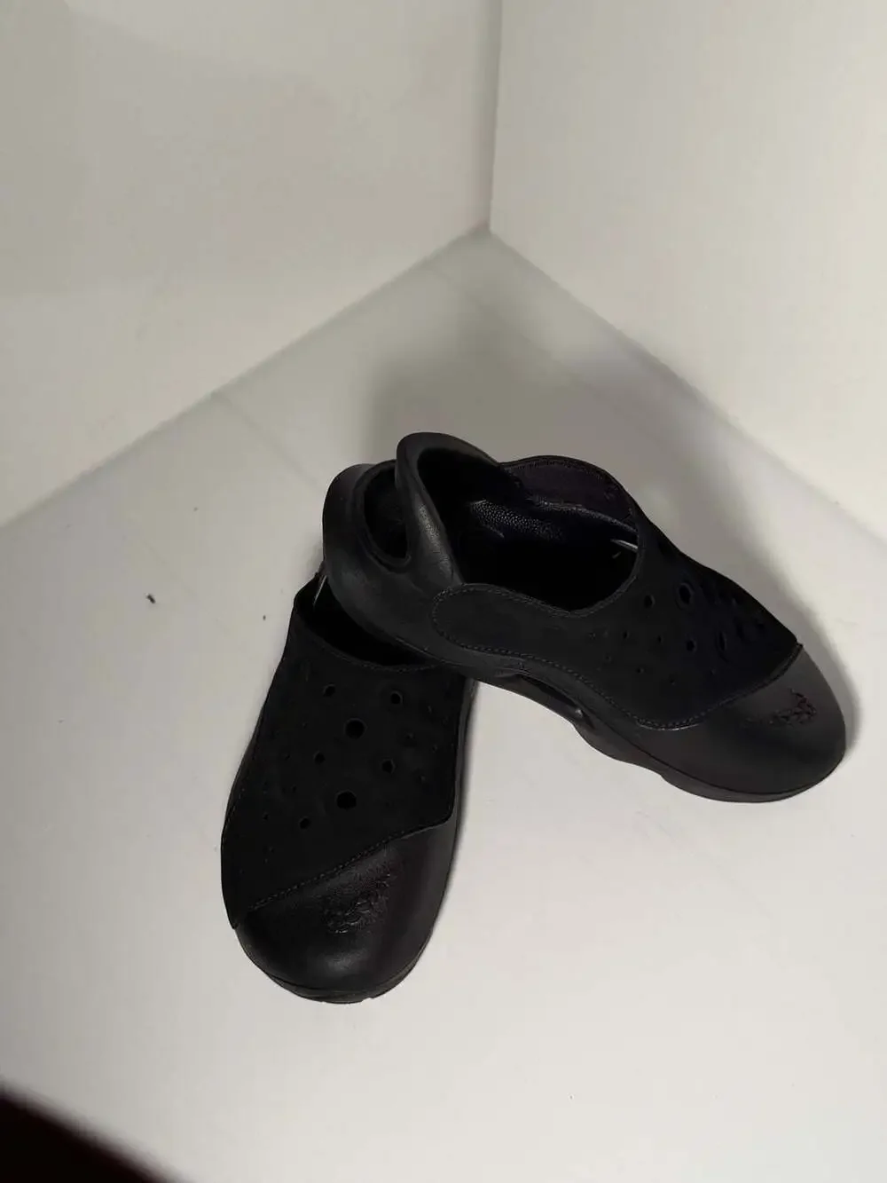 Nike Aqua Swoosh Kids Slip-On Clog Sandals Black Anthracite White